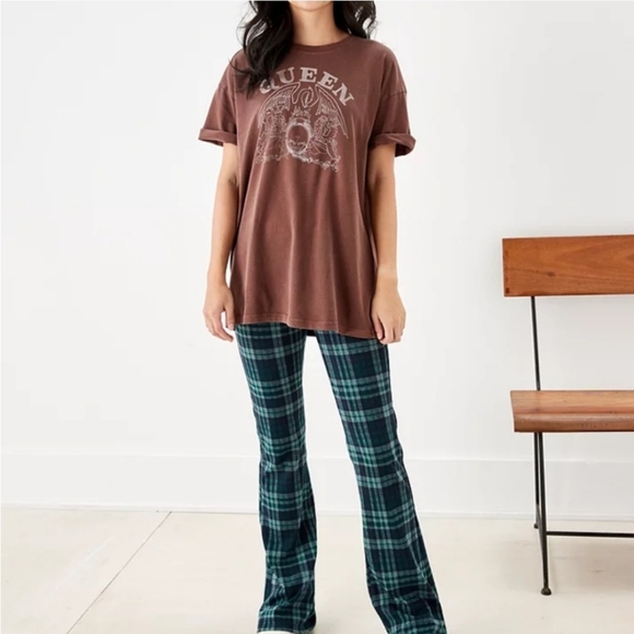 American Eagle Queen Brown Graphic Band T-Shirt - Picture 4 of 12